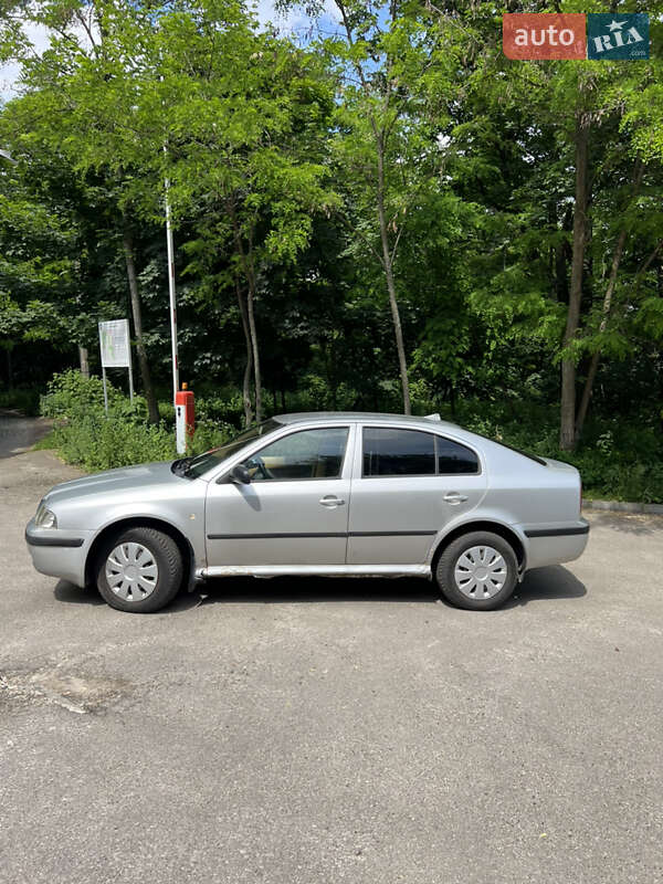 Лифтбек Skoda Octavia 2001 в Киеве