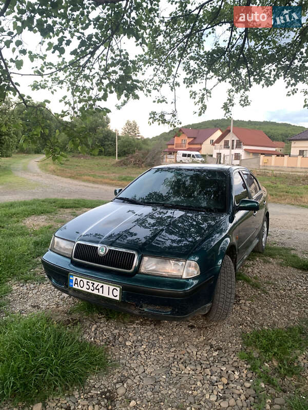 Лифтбек Skoda Octavia 1998 в Виноградове