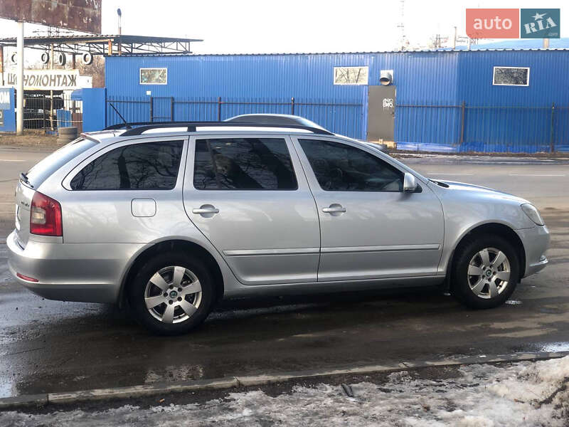 Універсал Skoda Octavia 2012 в Дніпрі