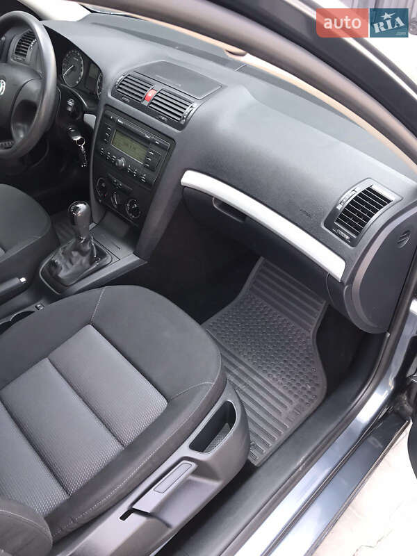 Лифтбек Skoda Octavia 2006 в Луцке