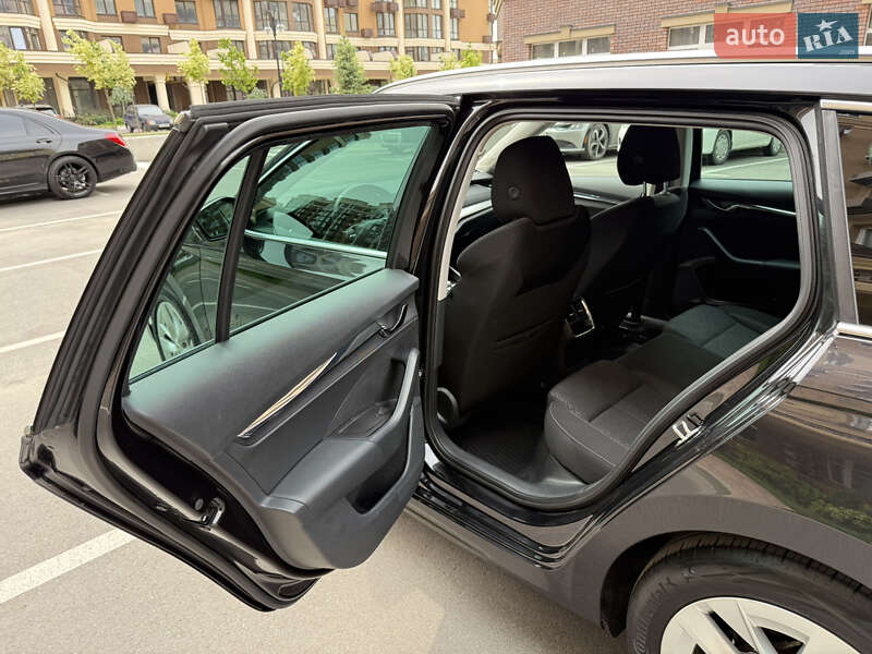 Универсал Skoda Octavia 2021 в Киеве