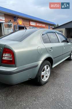 Лифтбек Skoda Octavia 2004 в 