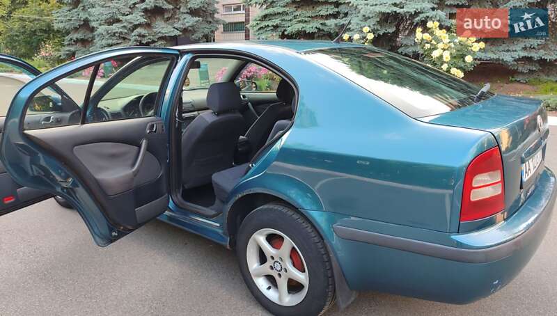 Лифтбек Skoda Octavia 2003 в Буче