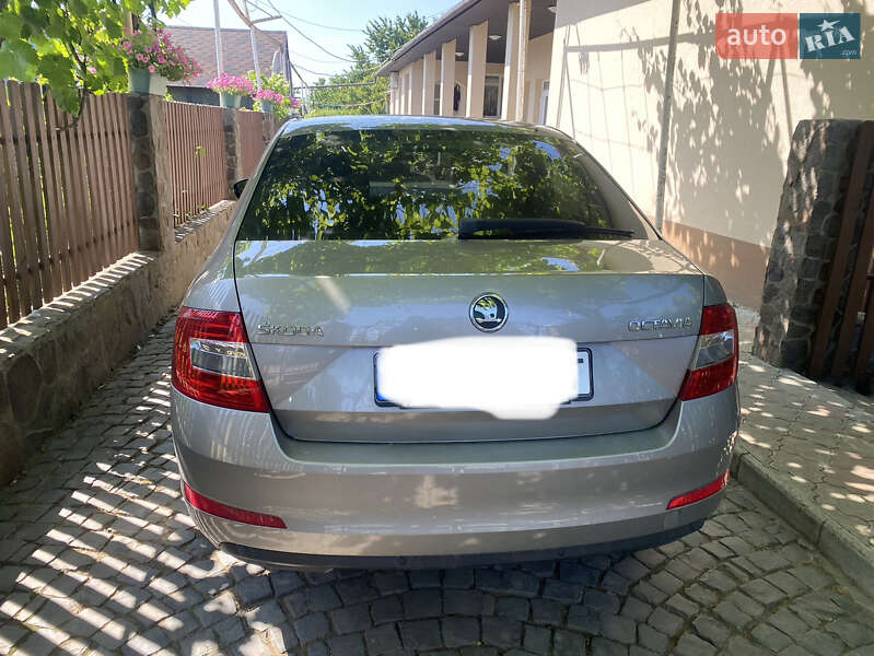 Універсал Skoda Octavia 2014 в Ужгороді
