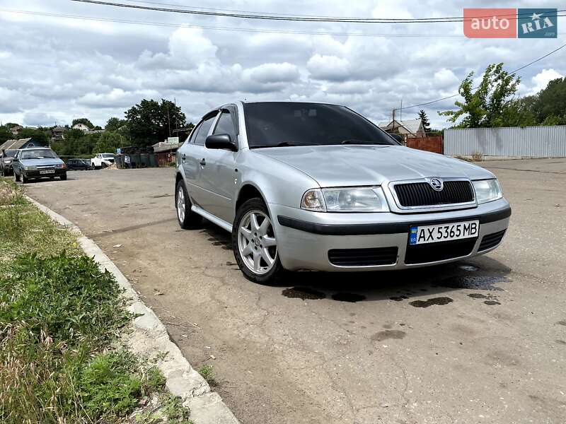 Лифтбек Skoda Octavia 2001 в 