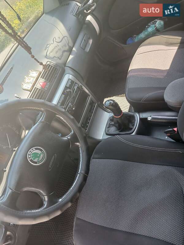 Лифтбек Skoda Octavia 2003 в Горишних Плавнях