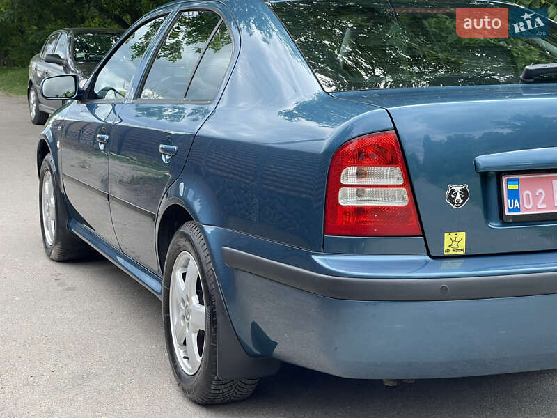Лифтбек Skoda Octavia 2004 в Умани