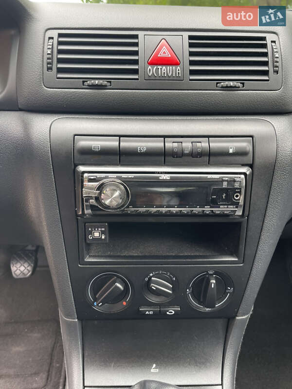 Лифтбек Skoda Octavia 2004 в Умани