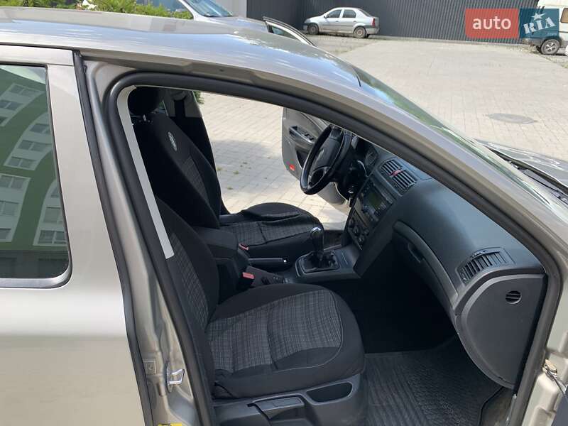 Лифтбек Skoda Octavia 2008 в Ивано-Франковске