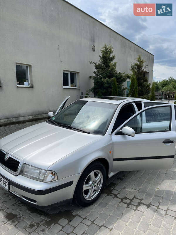 Ліфтбек Skoda Octavia 1999 в Самборі