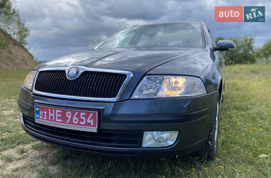 Универсал Skoda Octavia 2008 в Хороле