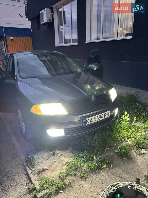Лифтбек Skoda Octavia 2004 в Киеве