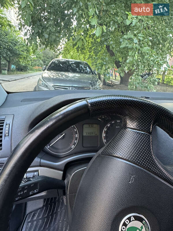 Лифтбек Skoda Octavia 2004 в Киеве