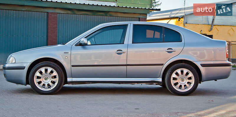 Лифтбек Skoda Octavia 2004 в Сарнах