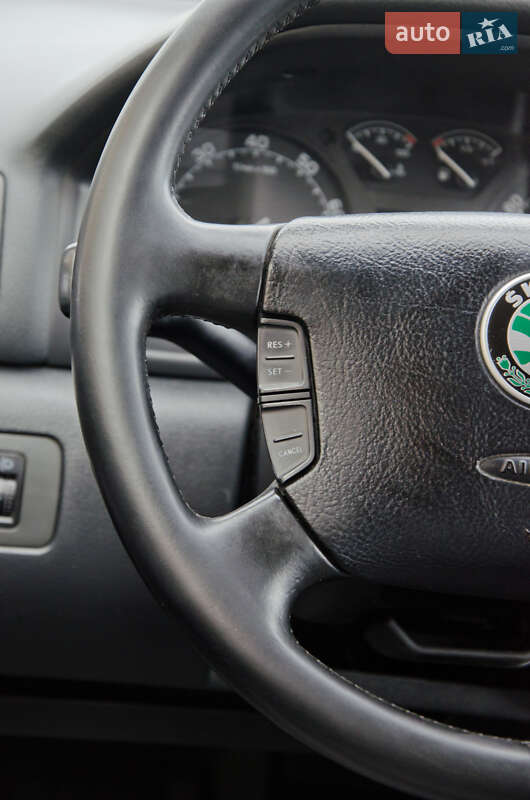 Лифтбек Skoda Octavia 2004 в Сарнах