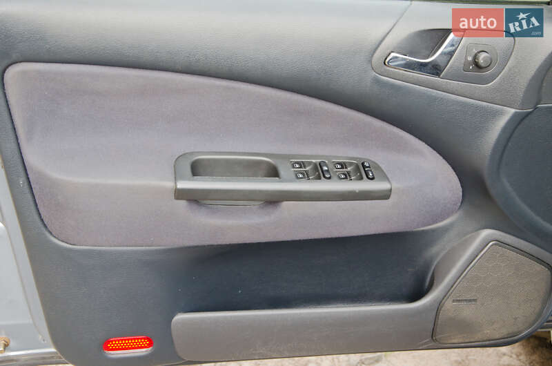 Лифтбек Skoda Octavia 2004 в Сарнах