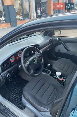 Ліфтбек Skoda Octavia 1998 в 