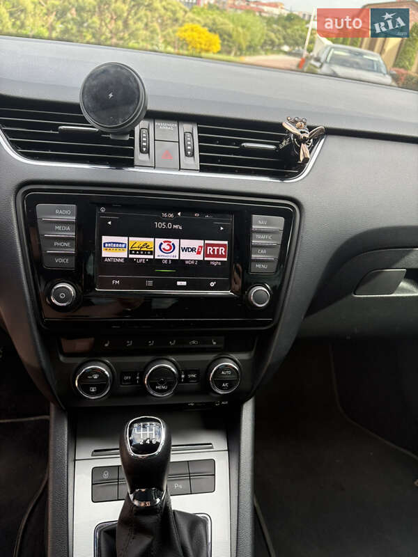 Універсал Skoda Octavia 2016 в Чернівцях