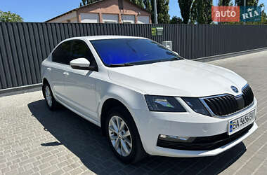 Лифтбек Skoda Octavia 2017 в Кропивницком