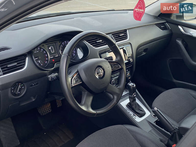 Універсал Skoda Octavia 2015 в Ужгороді
