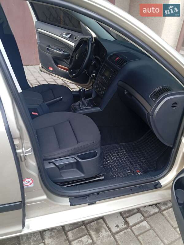 Лифтбек Skoda Octavia 2004 в Ивано-Франковске