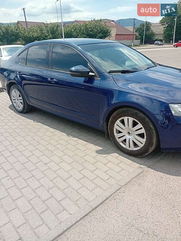 Лифтбек Skoda Octavia 2015 в Ужгороде