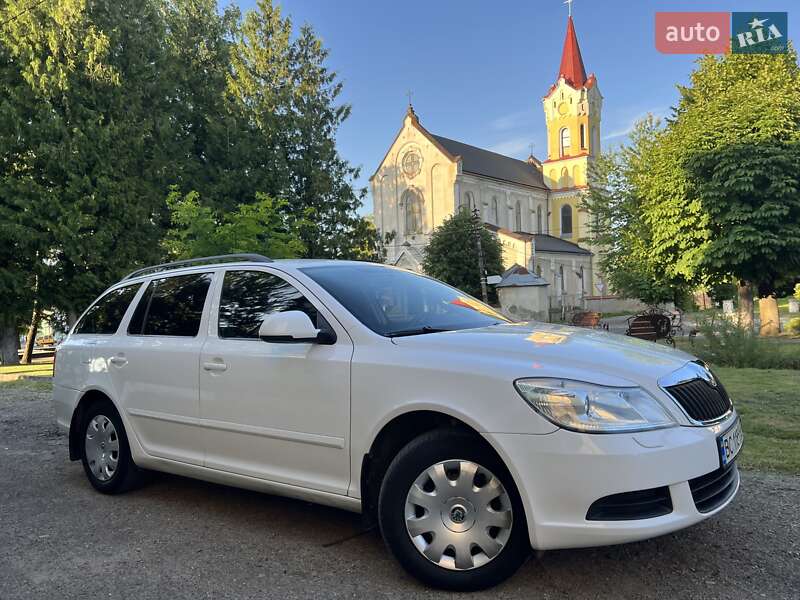 Универсал Skoda Octavia 2012 в Самборе