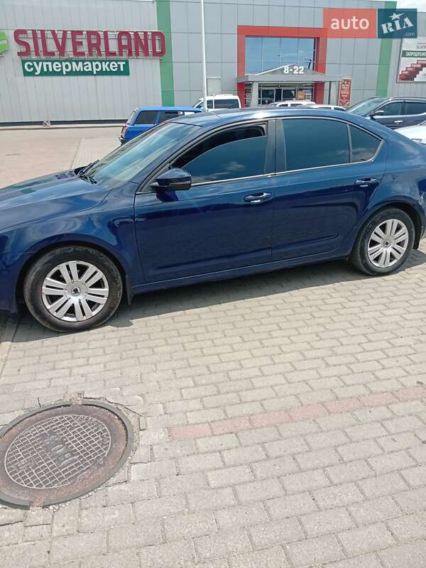 Лифтбек Skoda Octavia 2015 в Ужгороде