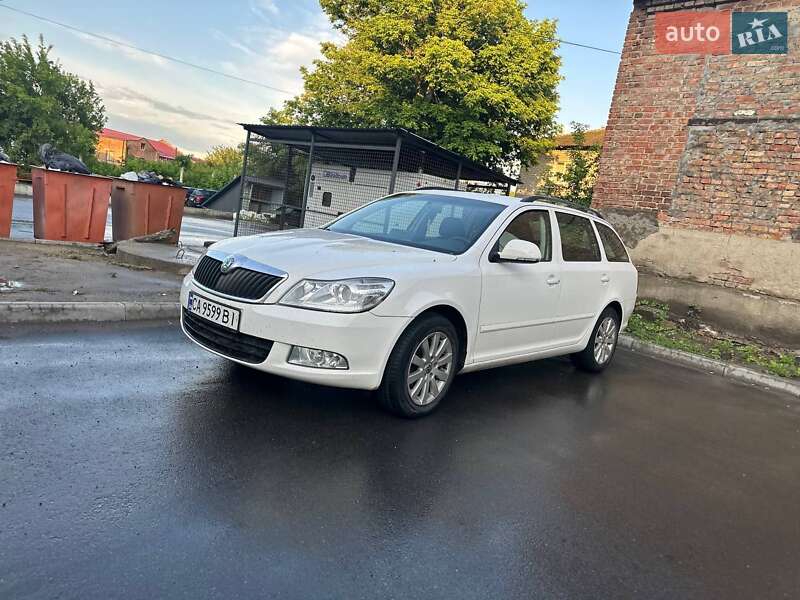 Універсал Skoda Octavia 2011 в Черкасах