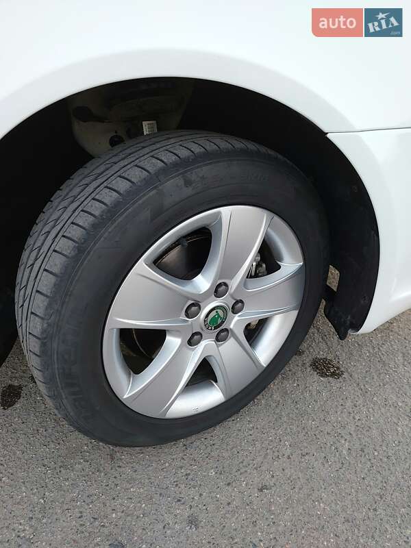 Лифтбек Skoda Octavia 2012 в Кропивницком