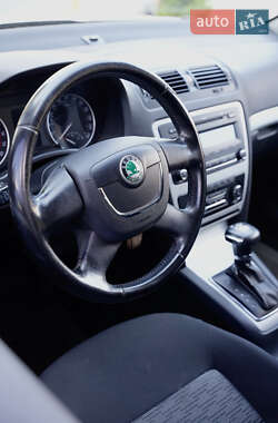 Лифтбек Skoda Octavia 2009 в 