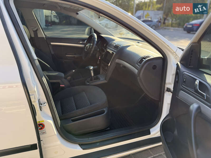 Ліфтбек Skoda Octavia 2010 в Дніпрі