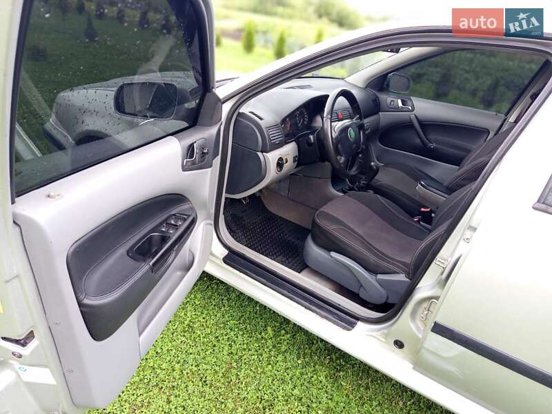Ліфтбек Skoda Octavia 1999 в Новояворівську