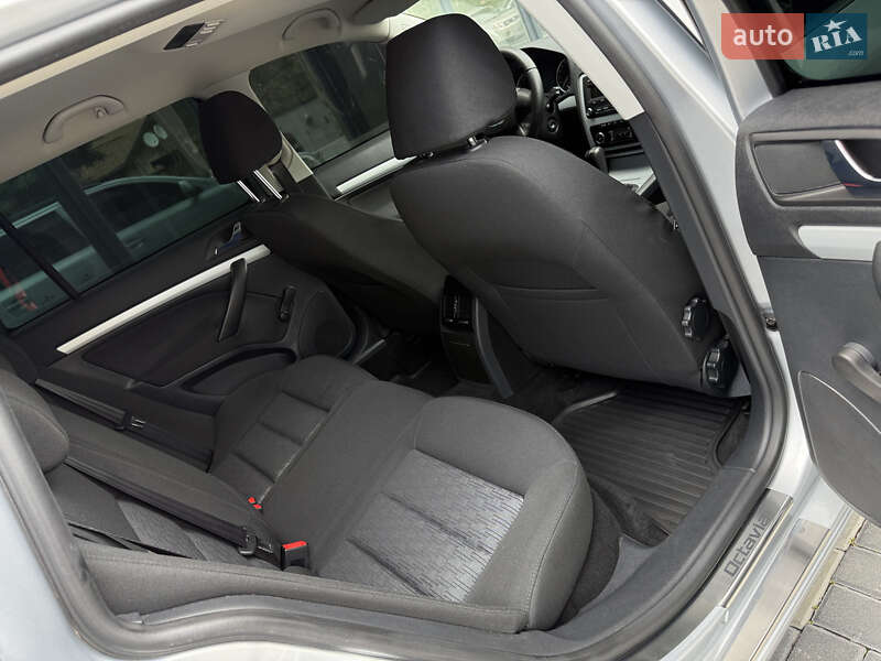 Универсал Skoda Octavia 2010 в Полтаве