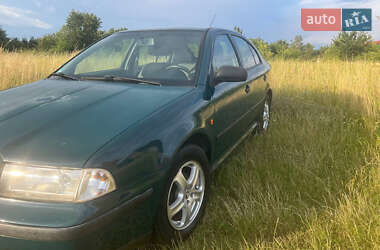 Ліфтбек Skoda Octavia 2000 в Чорткові