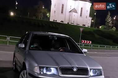 Лифтбек Skoda Octavia 2001 в Чернигове