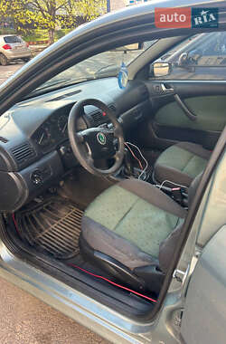 Лифтбек Skoda Octavia 2002 в 