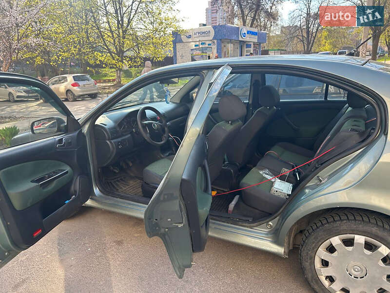 Лифтбек Skoda Octavia 2002 в Харькове