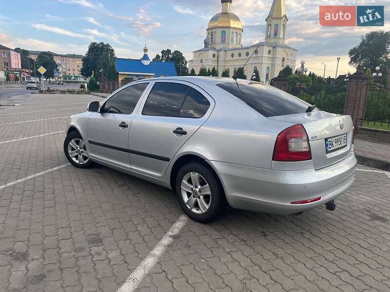 Лифтбек Skoda Octavia 2008 в Сарнах
