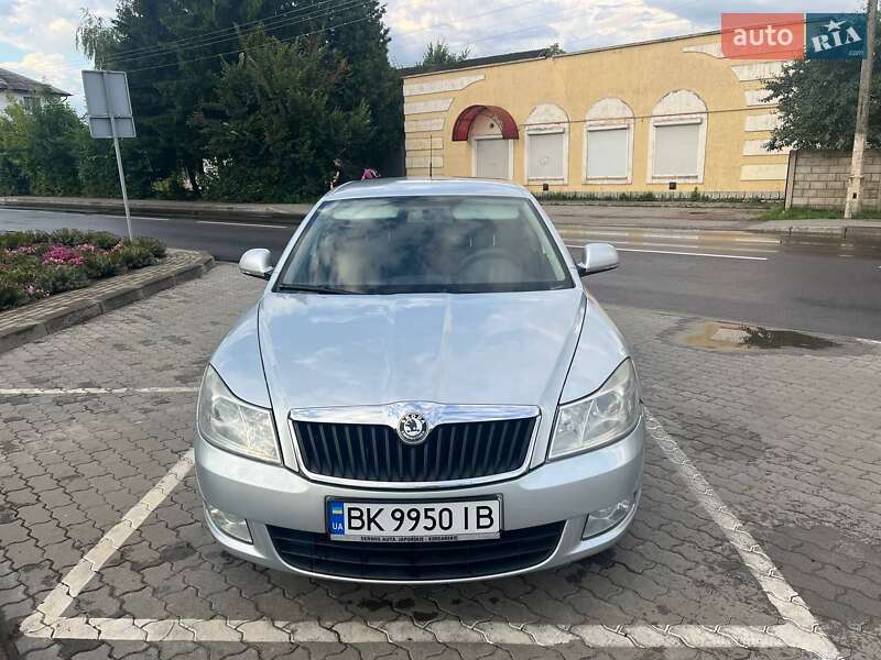 Лифтбек Skoda Octavia 2008 в Сарнах