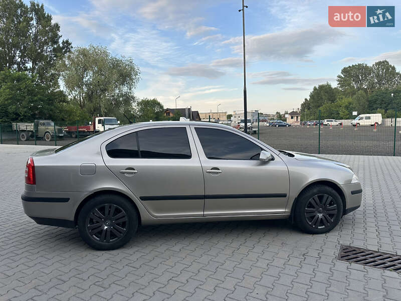 Лифтбек Skoda Octavia 2004 в Нововолынске