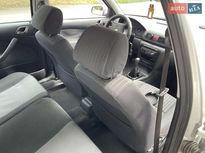 Седан Skoda Octavia 2001 в Светловодске