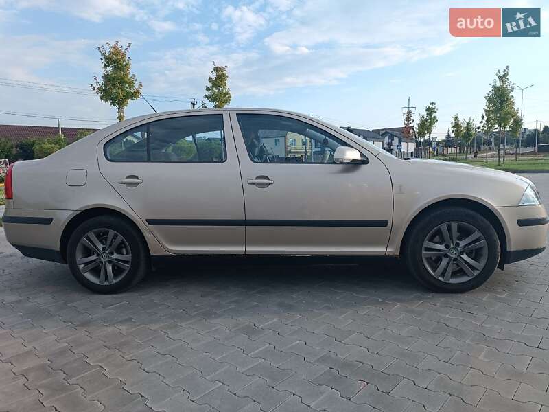 Лифтбек Skoda Octavia 2004 в Буче