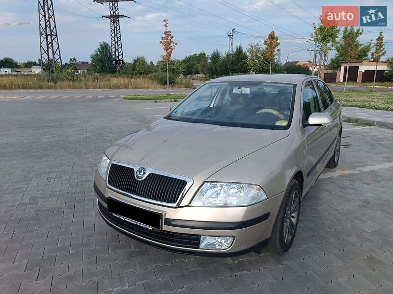 Лифтбек Skoda Octavia 2004 в Буче