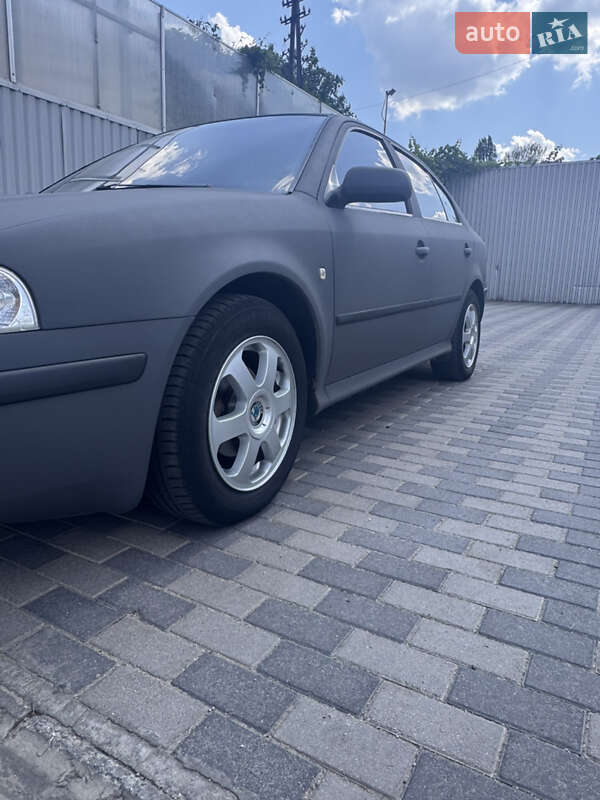 Лифтбек Skoda Octavia 2002 в 