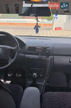 Лифтбек Skoda Octavia 2002 в 