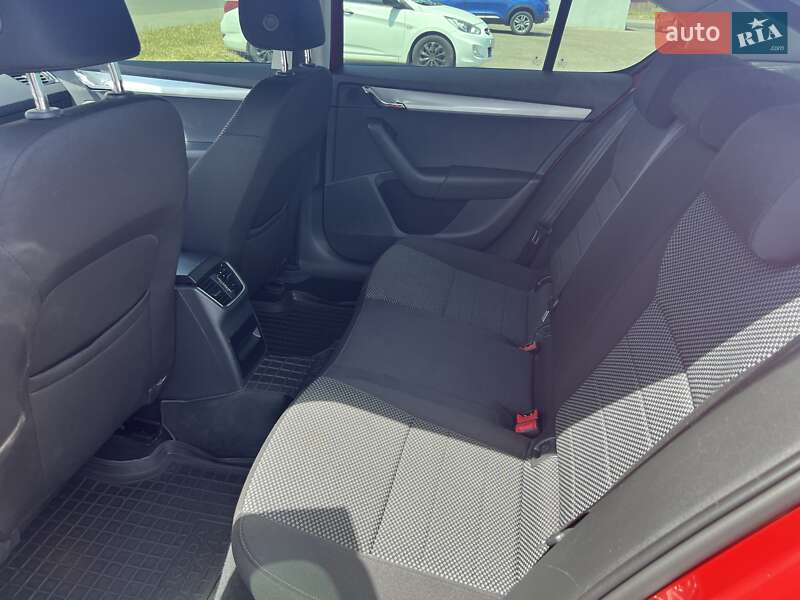 Лифтбек Skoda Octavia 2016 в Черкассах