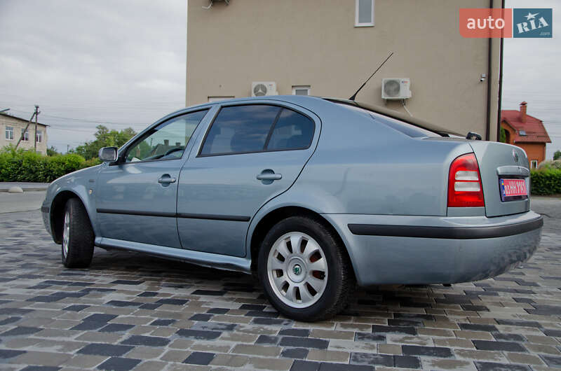 Лифтбек Skoda Octavia 2004 в Сарнах