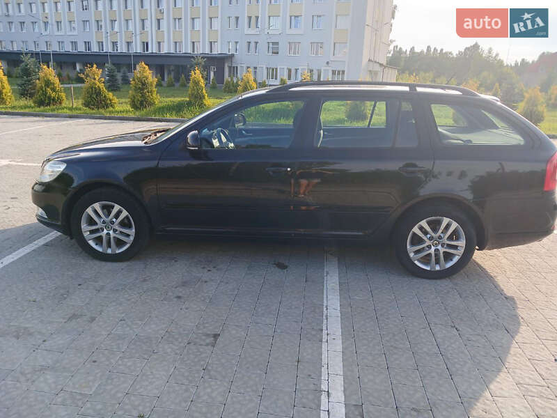 Универсал Skoda Octavia 2010 в Мостиске