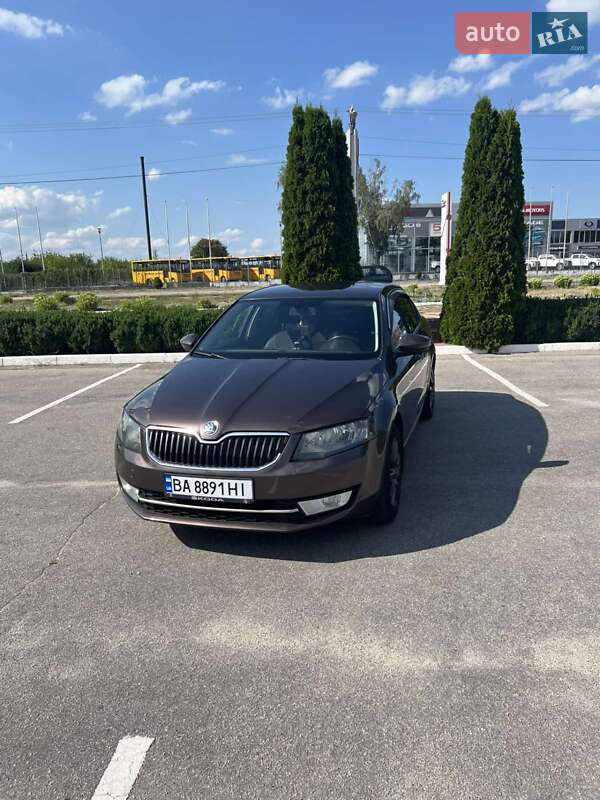 Лифтбек Skoda Octavia 2014 в Кропивницком